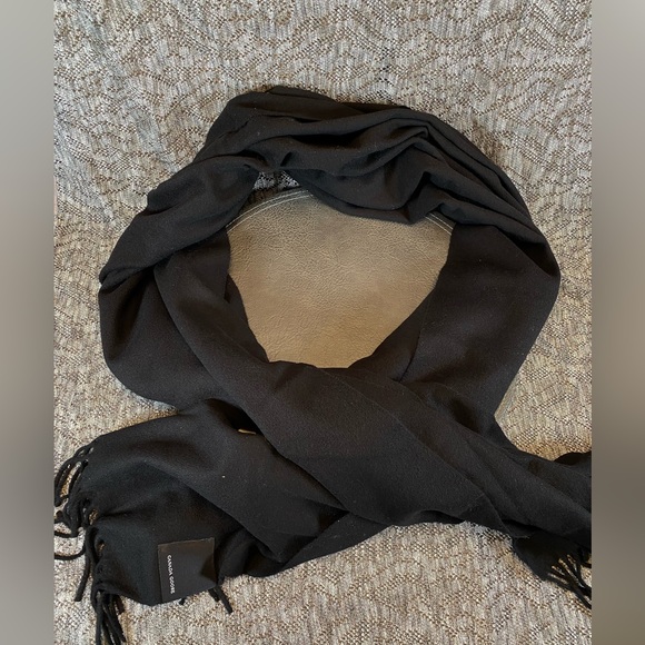 Canada Goose Ladies Solid Woven Scarf  Black - Picture 4 of 11